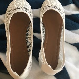 Size 9 white lace flats